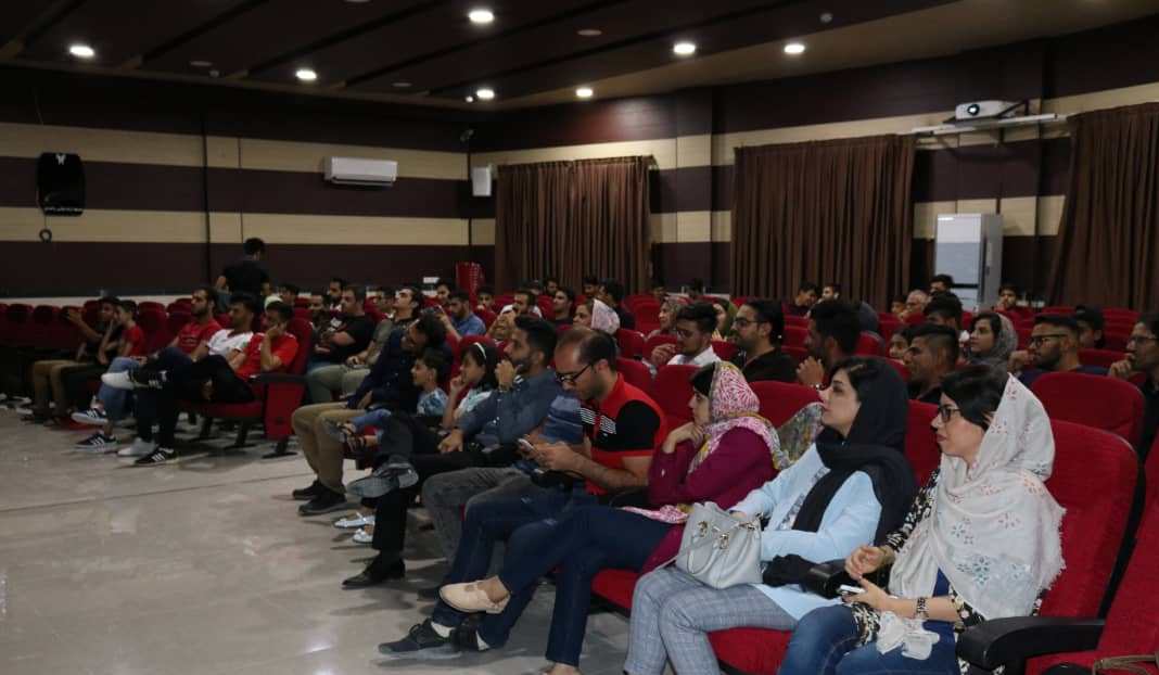 بازی مهیج ایران – اسپانیا با حضور بیش از 200 تماشاگر از سینما فردوسی دانشگاه آزاد اسلامی اوز پخش شد