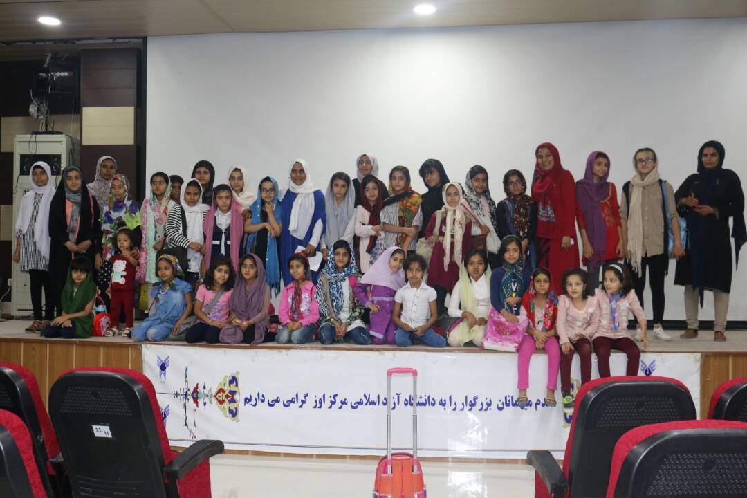 حضور دانش آموزان و مربیان مکتب خانه زمین پیما در سینما فردوسی دانشگاه آزاد اسلامی اوز