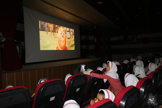 دانش آموزان مدرسه خوشابی برای تماشای انیمیشن بنیامین به سینما فردوسی اوز آمدند