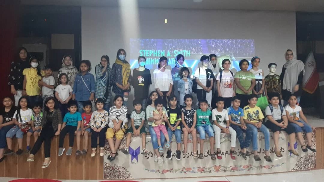 حضور کودکان موسسه لکو در سینما فردوسی اوز وتلاش برای رونق تنها سینمای شهرستان