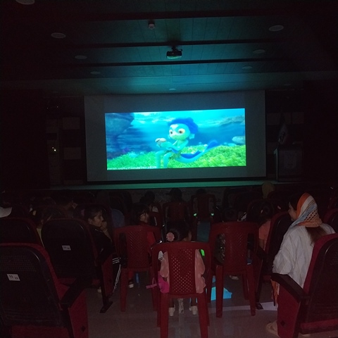 سینما فردوسی اوز میزبان زبان آموزان زبانکده نوین